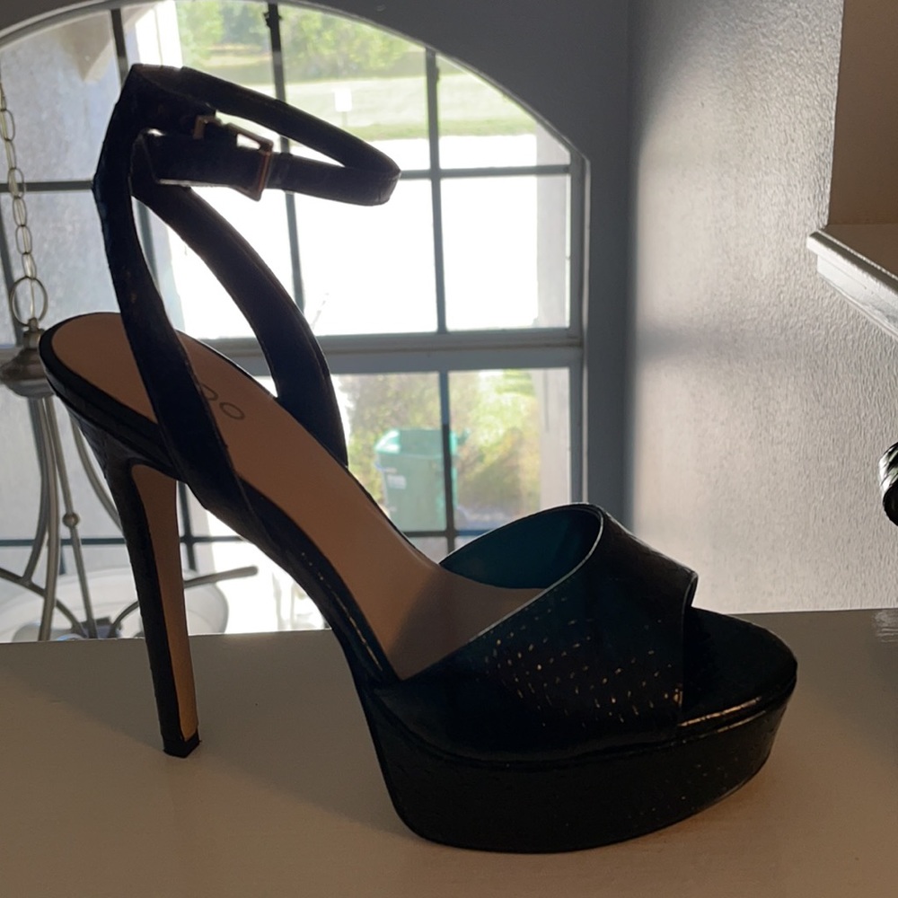 Black Aldo sexy heels - Picture 3 of 4